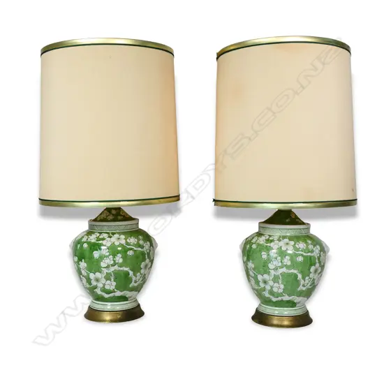 A pair of table lamps and shades,